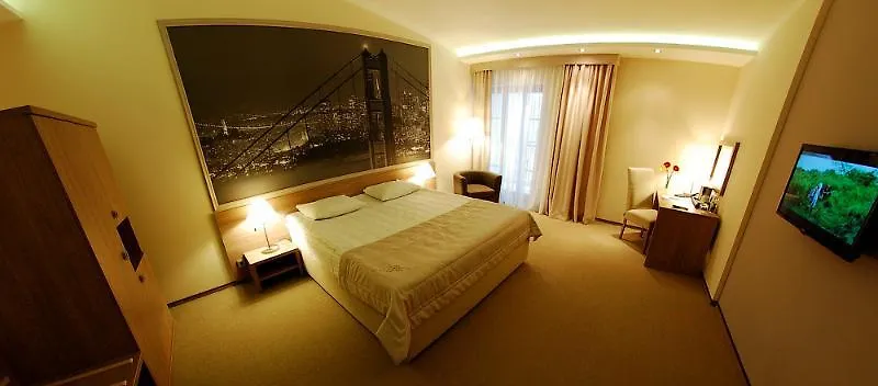 Rius Hotel Lviv 4*,